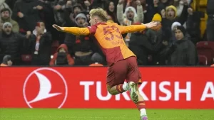 Galatasaray son dakika golüyle kazandı