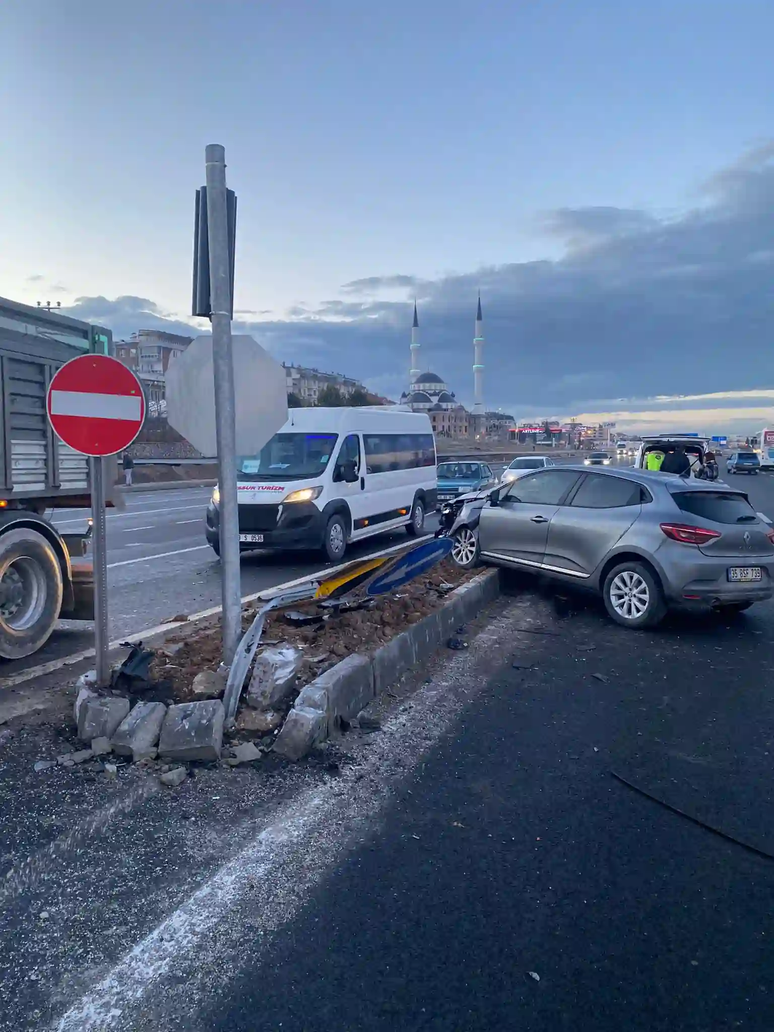 Kütahya'da akıllı kavşakta zincirleme trafik kazası