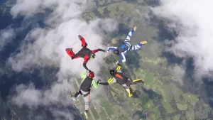 Skydiving Nedir? Nasıl Yapılır?