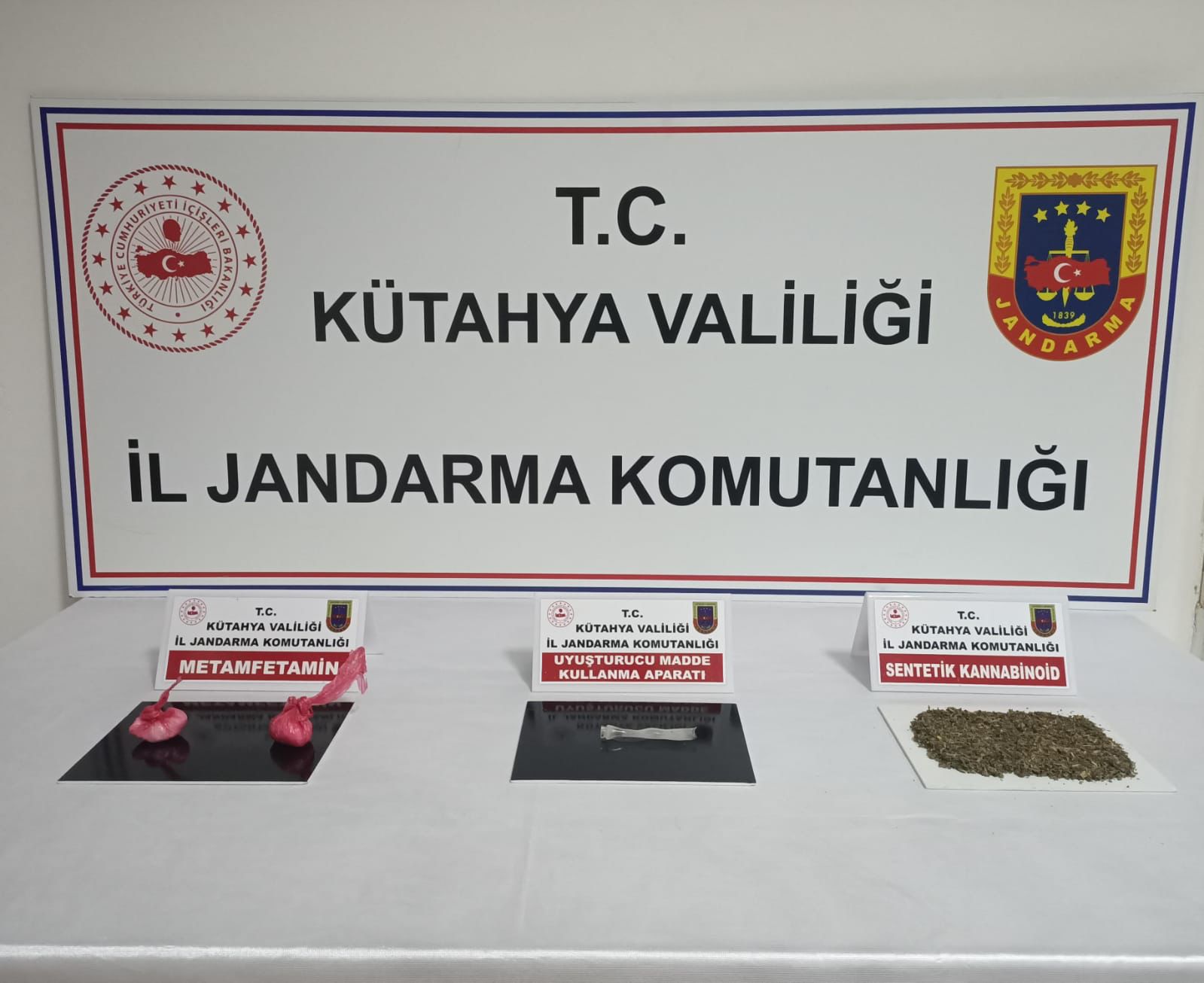 Kütahya’da jandarma ekipleri uyuşturucu