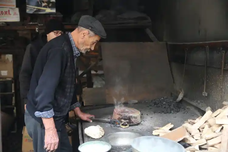 Çocukluk yıllarında başladı 70 yıldır yapıyor 