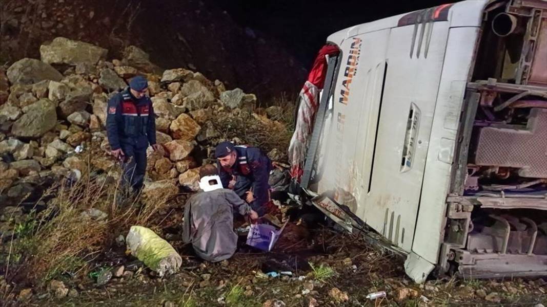 Mersin'de yolcu otobüsü kontrolden çıktı. Ölü ve yaralılar var