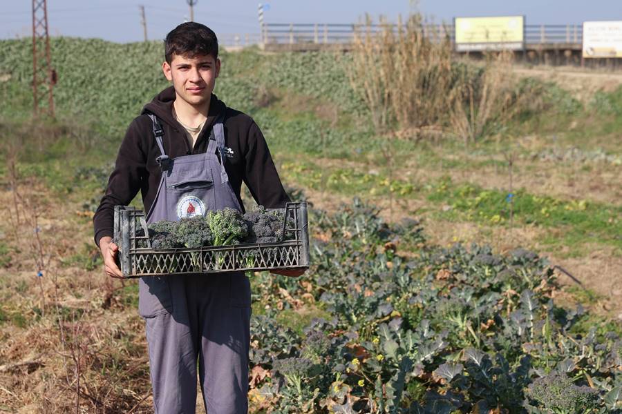 Çöplüktü meslek liselilerin eliyle bostana dönüştü