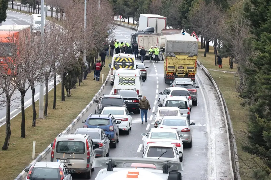 Kütahya-Afyonkarahisar çevre yolunda trafik kazası (3)