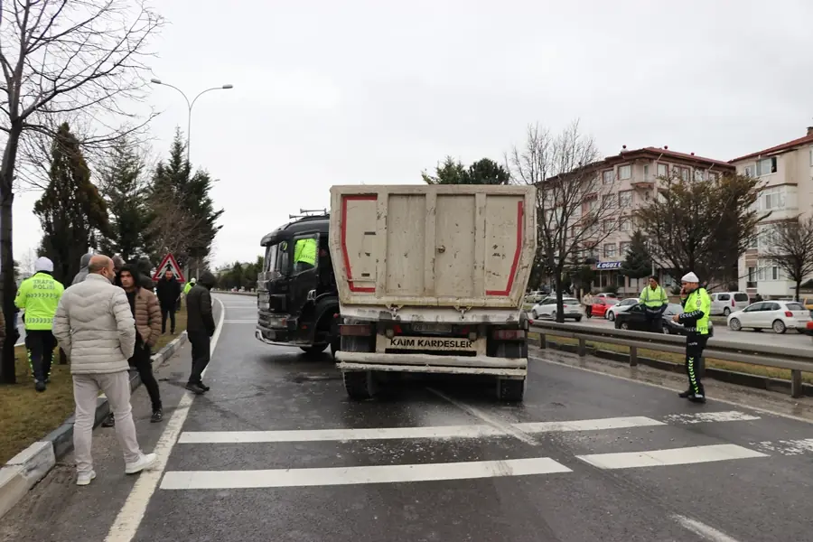 Kütahya-Afyonkarahisar çevre yolunda trafik kazası (3)