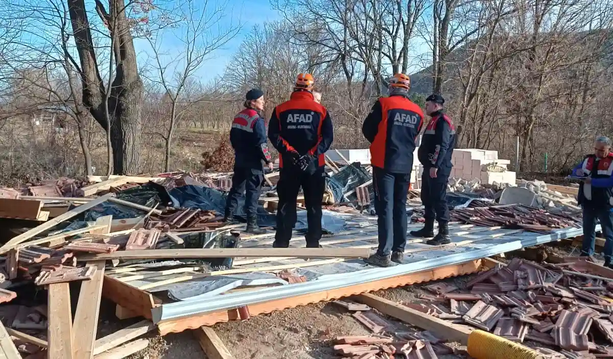 Kütahya'da bağ evi inşaatı çöktü, usta öldü