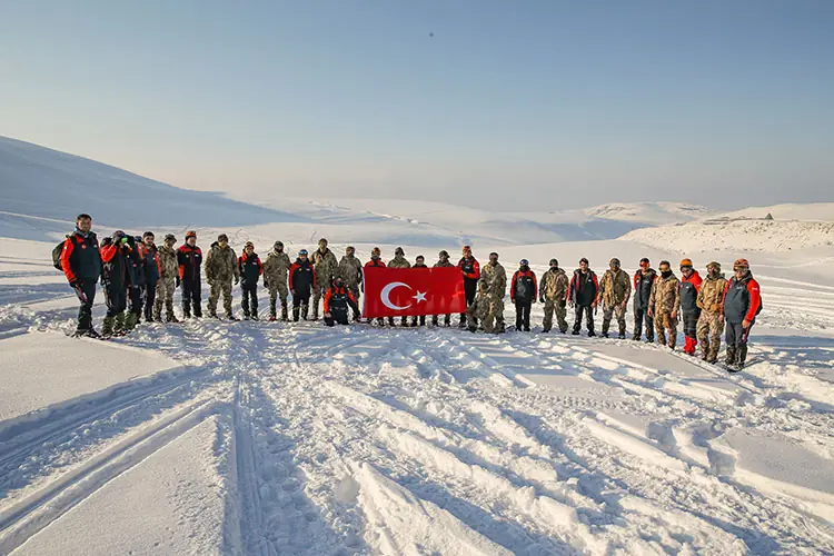 Van'da "Çığ Timi": Özel harekat polisleri göreve hazır