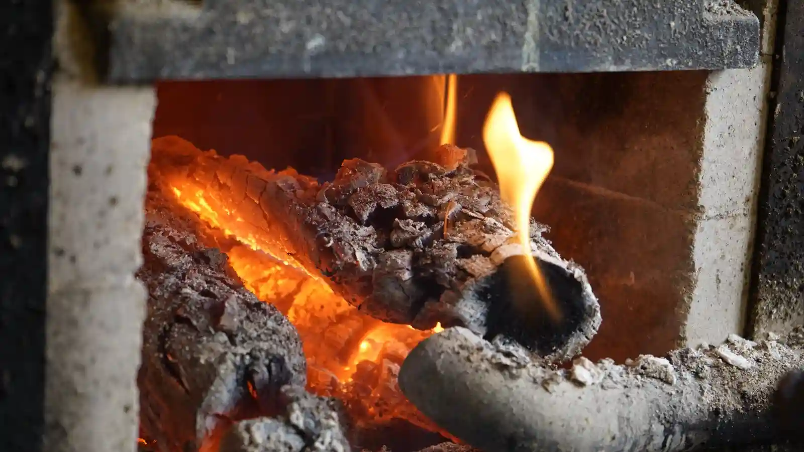 Kütahya’da et döner lezzeti odun ateşiyle buluştu