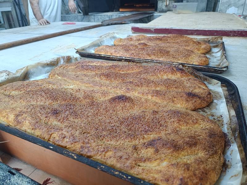 Afyonkarahisar'da haşhaşlı tahinli pide sahur sofralarında yerini aldı