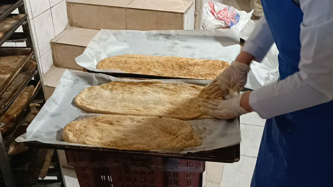 Afyonkarahisar'da haşhaşlı tahinli pide sahur sofralarında yerini aldı