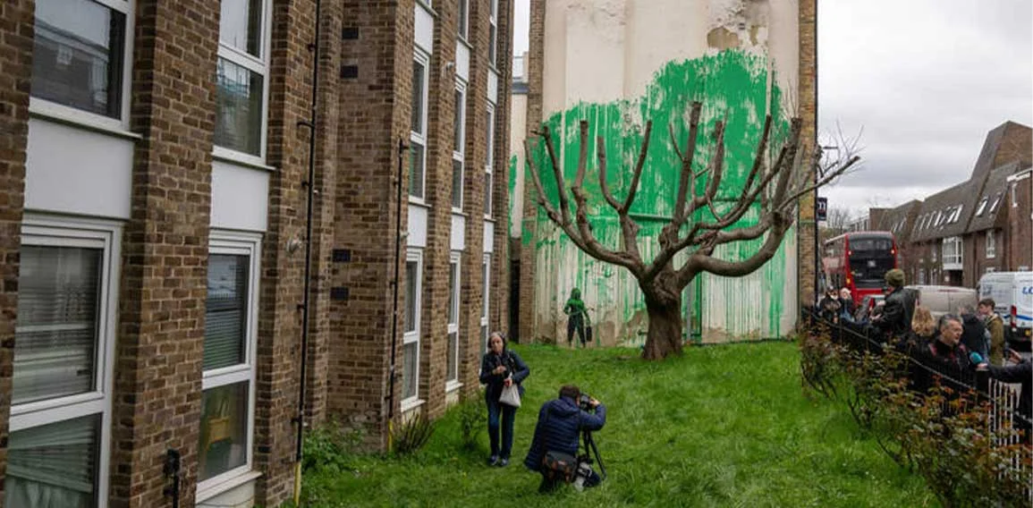 Banksy Londra sokaklarında "yeşil boya" eseriyle ortaya çıktı