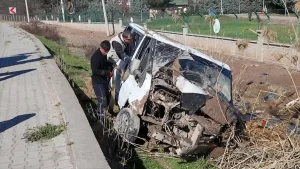 Diyarbakır’da minibüs şarampole devrildi: 9 yaralı