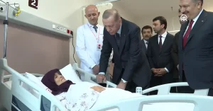 Erdoğan, Antalya Şehir Hastanesi’nde hastaları ziyaret etti.