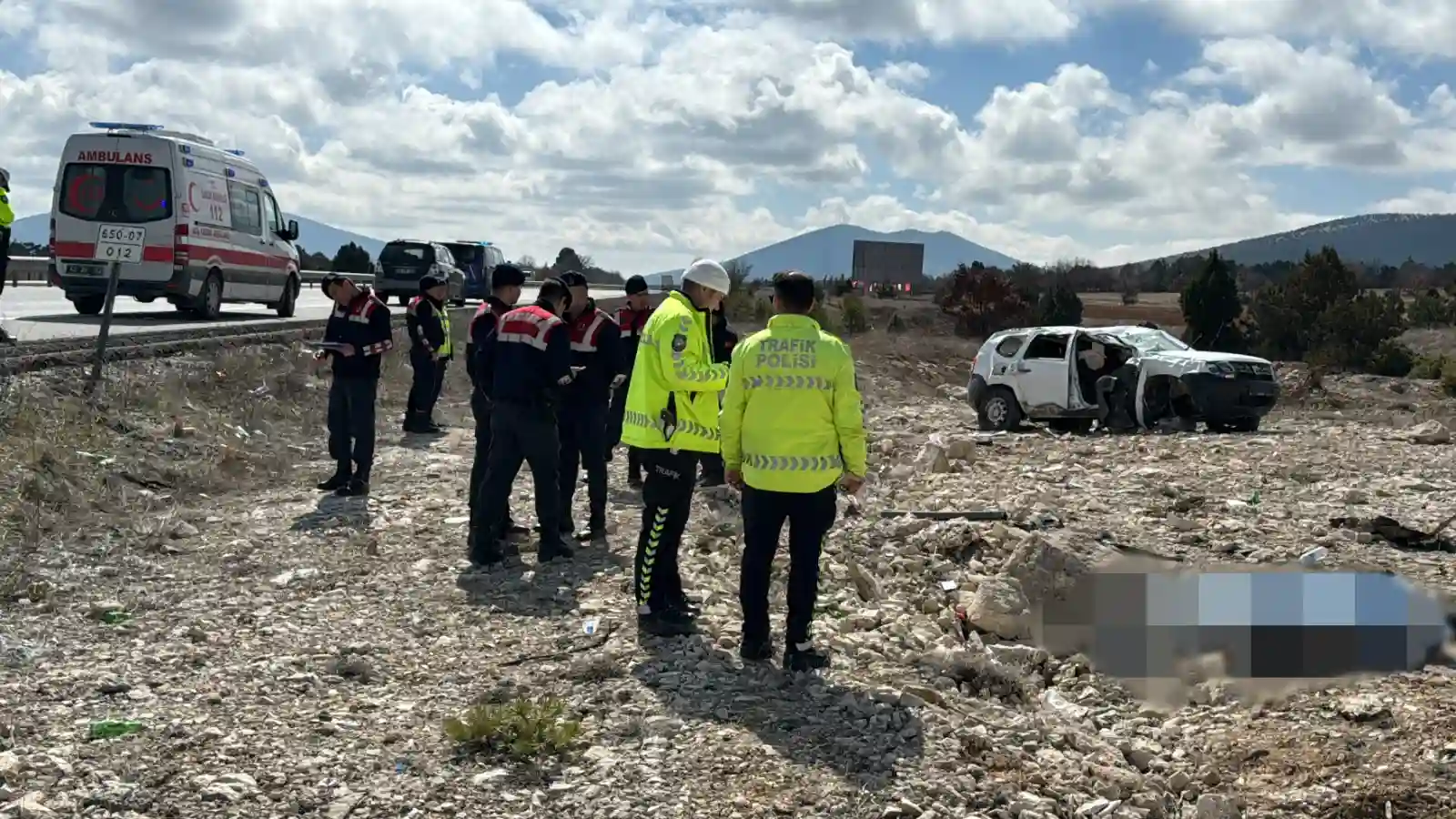 Kütahya'da devrilen otomobilin sürücüsü öldü