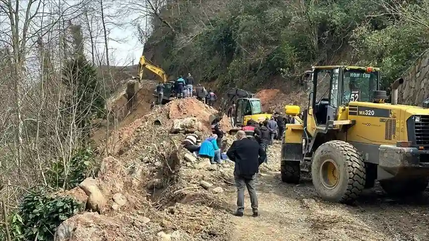 Trabzon’un Hayrat ilçesinde göçük