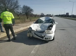 Uşak’ta otomobil ile motosiklet çarpıştı: 1 ölü, 2 yaralı