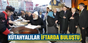 Kütahya’da Vali Işın, vatandaşlarla iftarda buluştu 