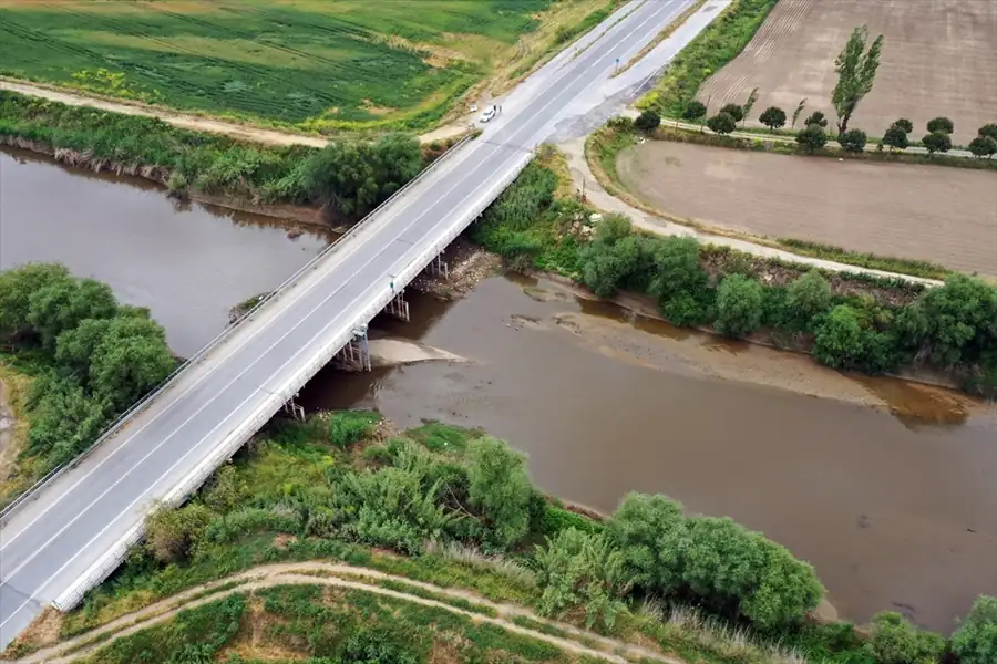 Büyük Menderes Nehri'nde sular çekildi