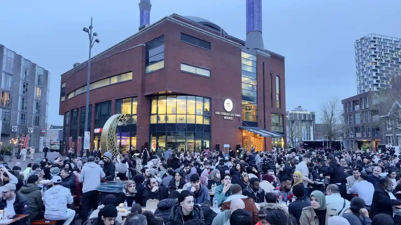 Hollanda’da sokak iftarı. Hollanda