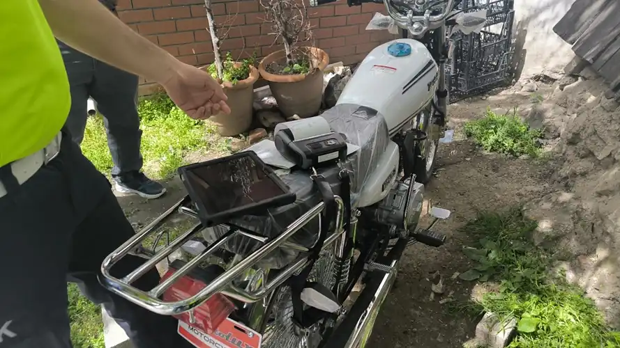 Kütahya'da polis kovalayınca sıfır motosikleti bırakıp kaçtılar