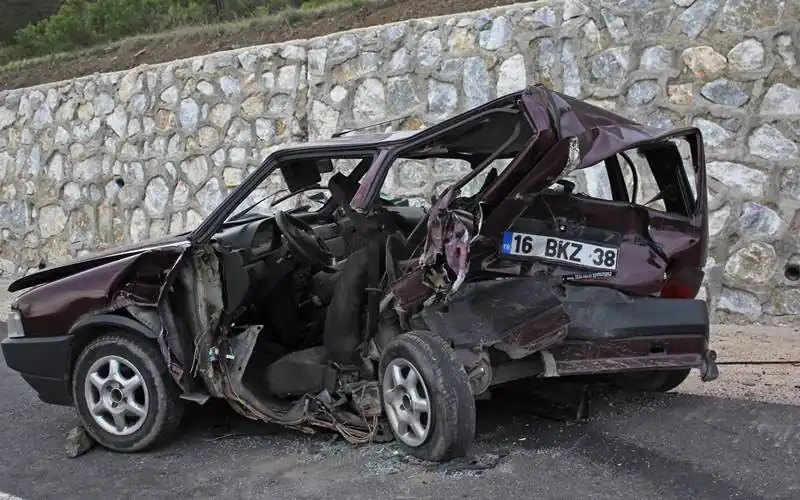 Kütahyada trafik kazasında 1 kişi öldü 1 kişi yaralandı