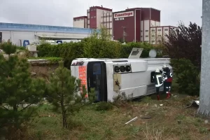 Afyonkarahisar’da Midibüs Devrildi: 5 Yaralı!