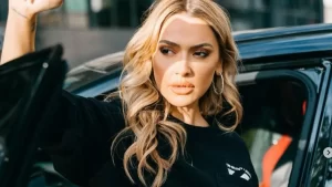 Hadise, annesinin yanında bayramı kutluyor