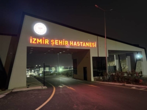 İzmir’de sağlık çalışanlarını tehdit ettiği öne sürülen kişi tutuklandı