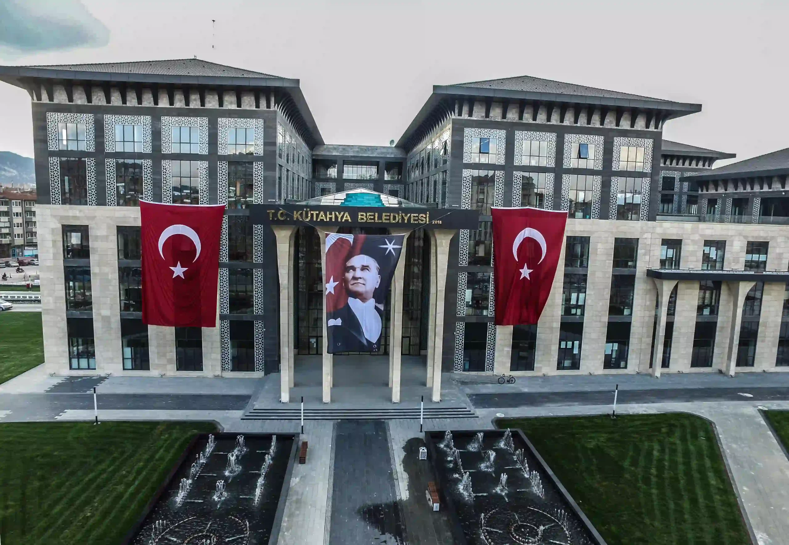 Kütahya Belediyesi’nden esnafa ‘Türk bayrağı’ mesajı