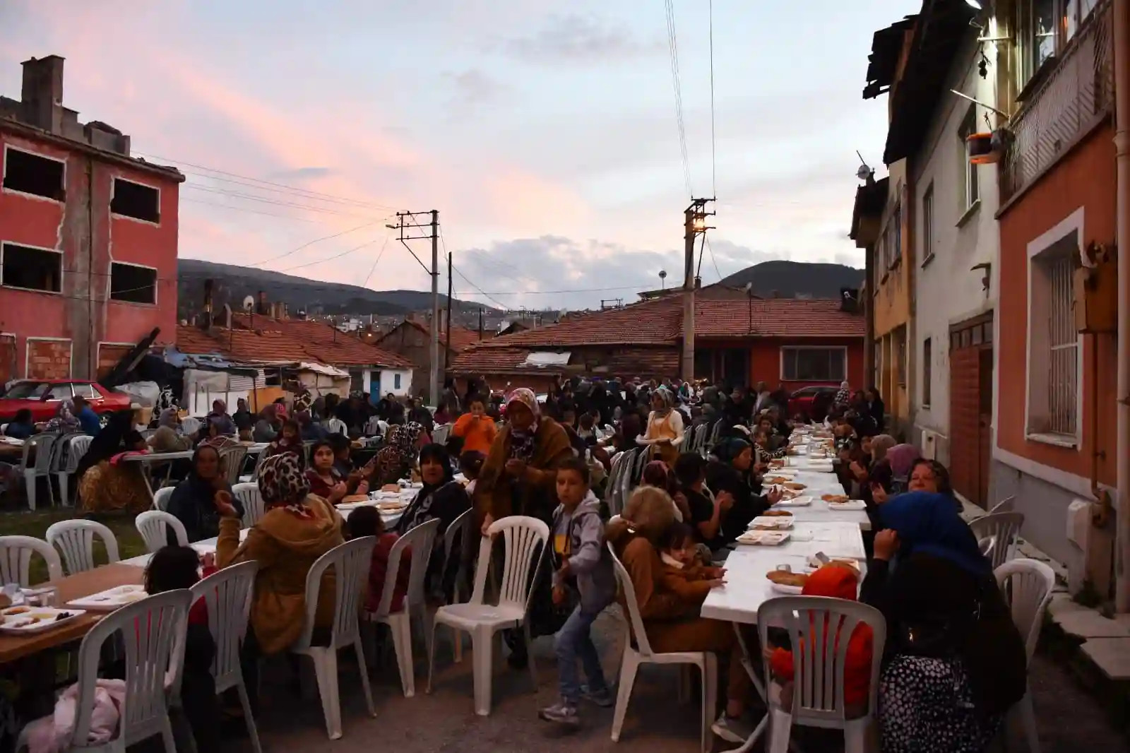 Kütahya’da roman vatandaşlar iftarda