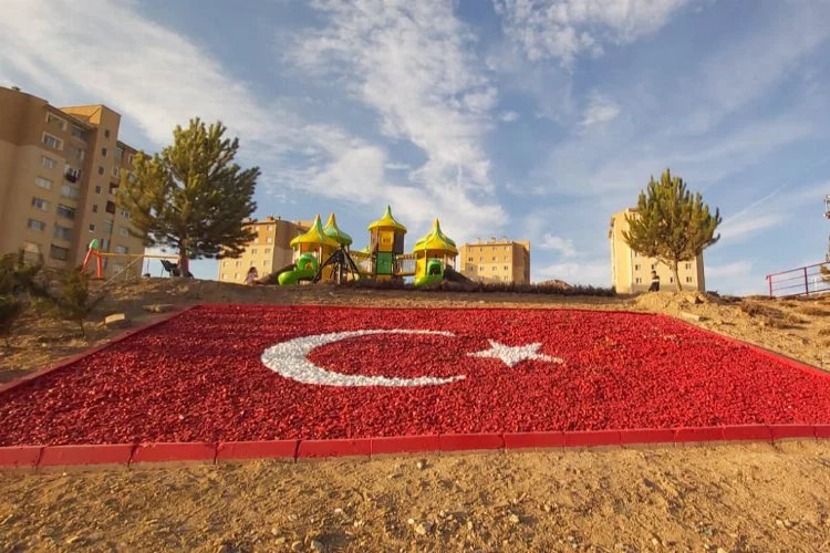 Kütahya Belediyesi’nden esnafa ‘Türk bayrağı’ mesajı