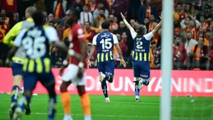 10 kişi kalan Fenerbahçe, derbide yüzü gülen taraf oldu