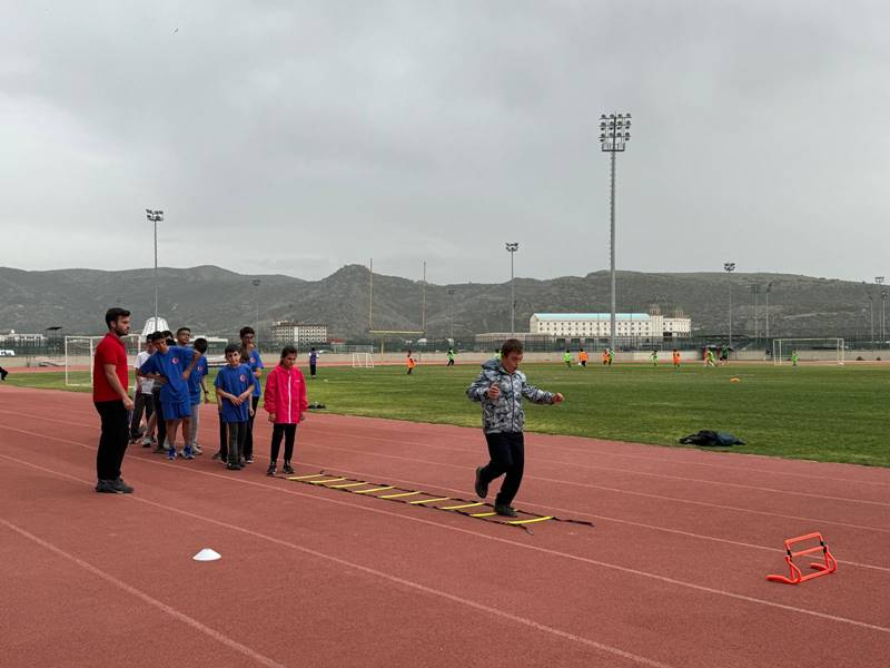 Afyonkarahisarlı özel sporcular, milli takım hedefiyle koşuyor