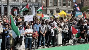 Hollanda’da Nekbe ve Gazze Saldırılarına Binlerce Kişi Protesto Etti