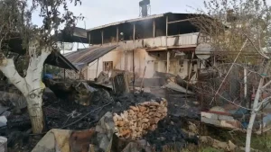 Antalya’da yangın çıkan 3 yayla evi küle döndü