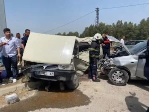 Aydın’da iki otomobil çarpıştı