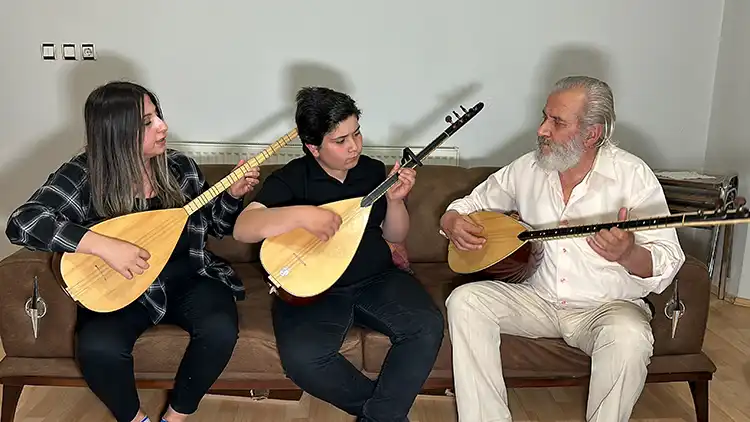 Babalarının izinden gittiler bağlama tutkularıyla dikkat çektiler 