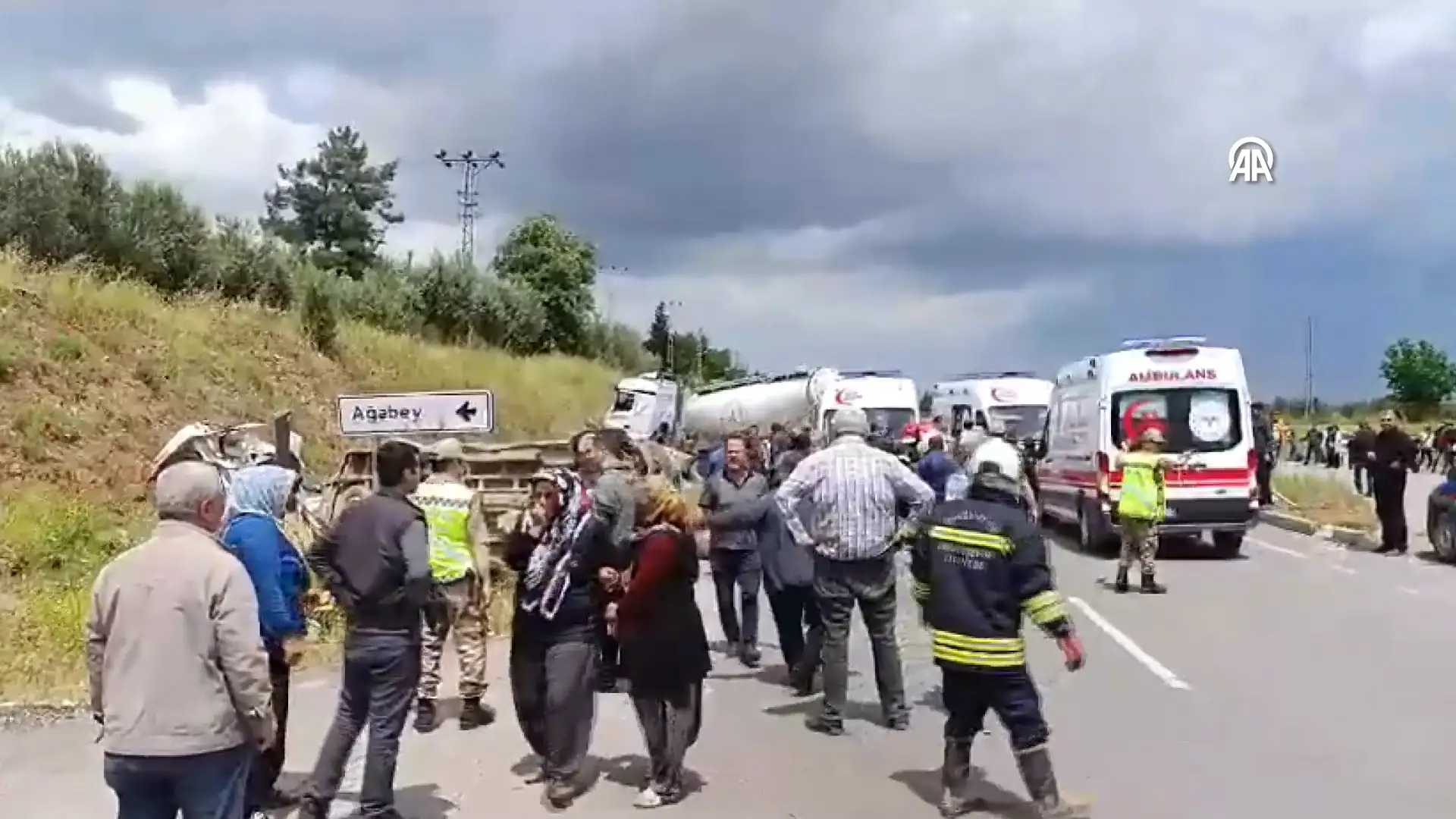 Gaziantep'te beton mikseri ile minibüs çarpıştı