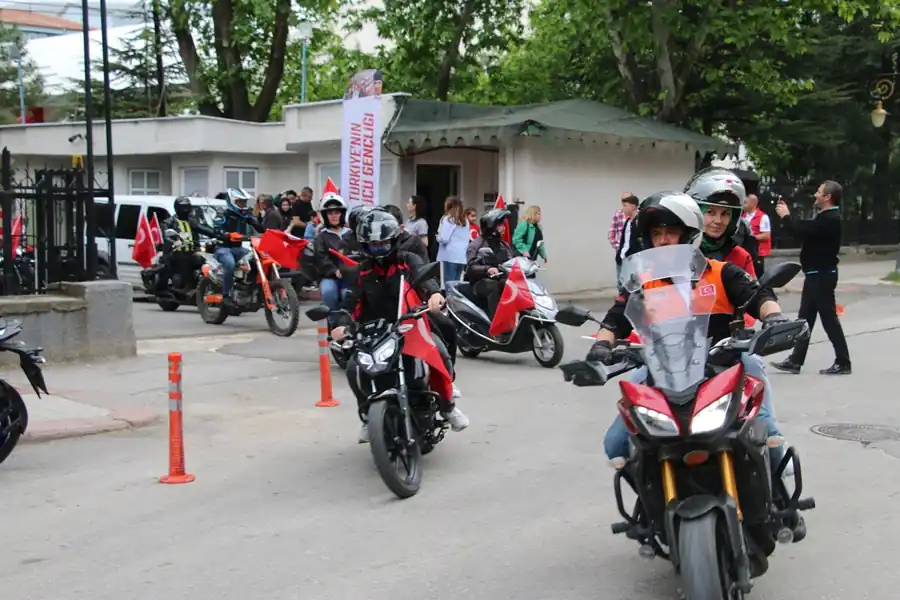 Kütahya'da motorcular 19 Mayıs için sürüş yaptı 