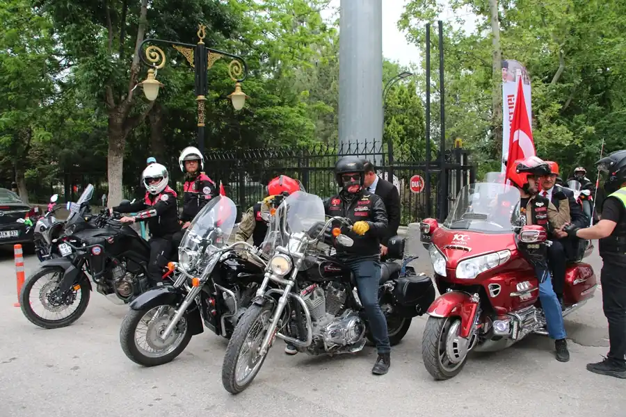 Kütahya'da motorcular 19 Mayıs için sürüş yaptı 