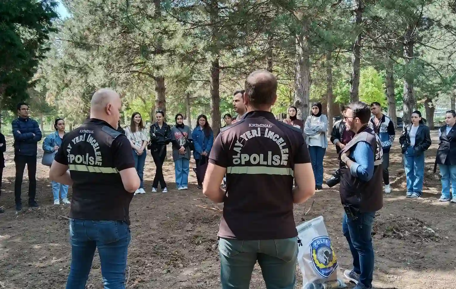 Kütahyada olay yeri inceleme ekibi öğrencilere tecrübelerini anlattı