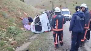 Malatya’da yolcu minibüsü devrildi, 12 kişi yaralandı