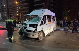 Manisa’da minibüsle çarpışan otomobilin sürücüsü öldü