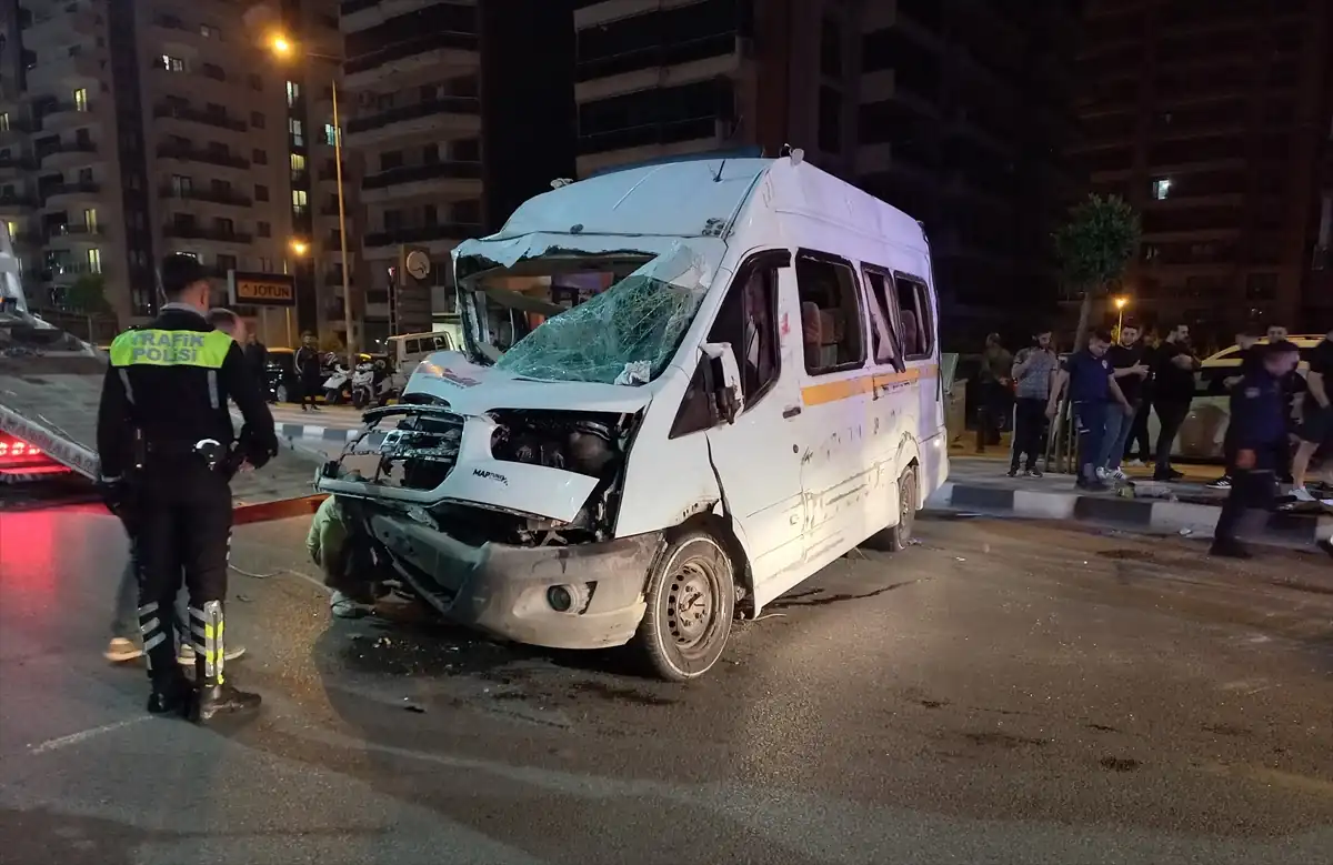 Manisa’nın Yunusemre ilçesinde minibüsle