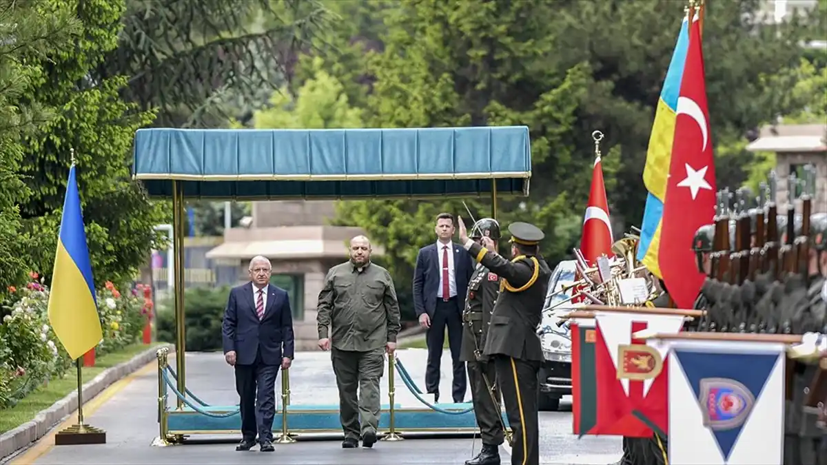 Milli Savunma Bakanı Yaşar