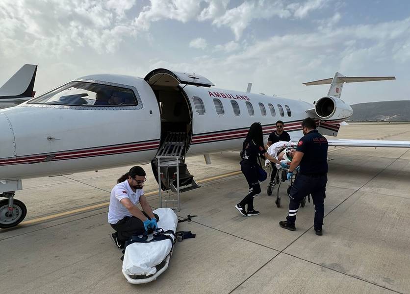 Muğla'da ambulans uçak omurga kırığı bulunan genç için havalandı