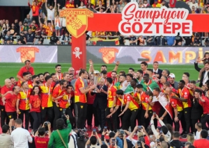 Süper Lig’e yükselen Göztepe, kupasını aldı