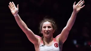 Milli Güreşçi Zeynep Yetgil, Paris 2024’e Uçuyor!