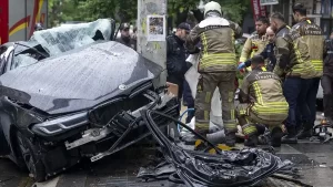 Ankara’da Direğe Çarpan Otomobilde 1 Can Kaybı, 4 Yaralı