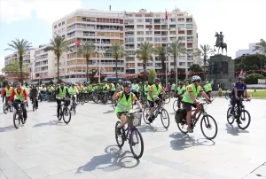 İzmir’de sağlık için pedal çevirdiler